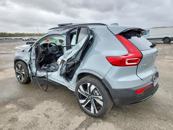 YV4L12UL4R2302867 2024 VOLVO XC40 - Image 2