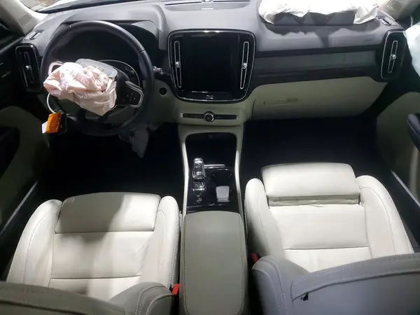 YV4L12UL4R2314324 2024 VOLVO XC40 - Image 8
