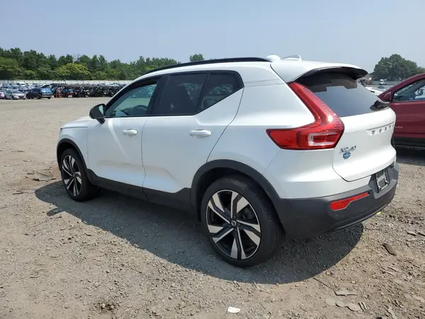 YV4L12UL4R2358985 2024 VOLVO XC40 - Image 2