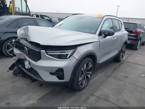YV4L12UL4R2364429 2024 VOLVO XC40 - Image 2
