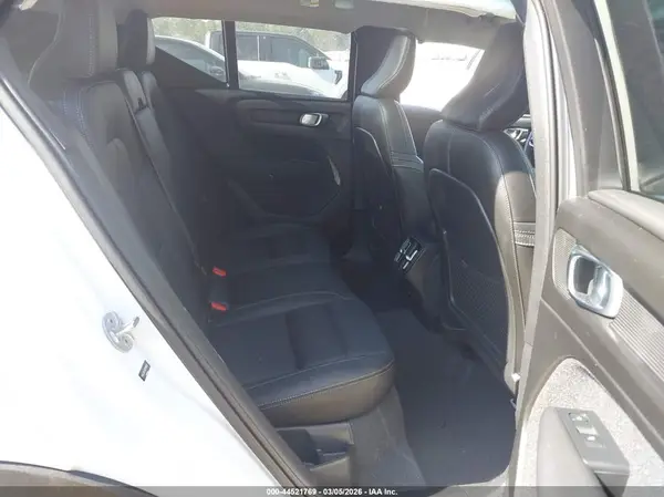YV4L12UL5R2249659 2024 VOLVO XC40 - Image 8