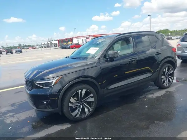 YV4L12UL5R2308371 2024 VOLVO XC40 - Image 2