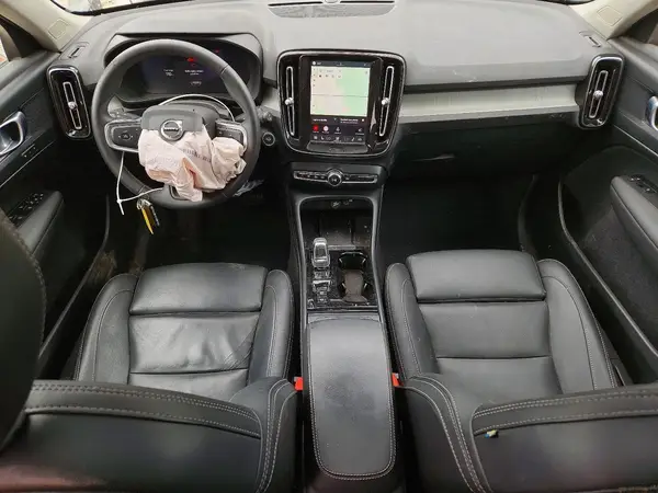 YV4L12UL5R2323873 2024 VOLVO XC40 - Image 8