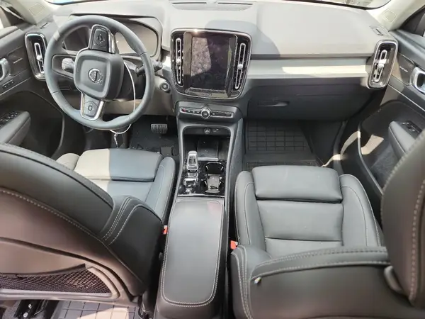 YV4L12UL5R2354511 2024 VOLVO XC40 - Image 8