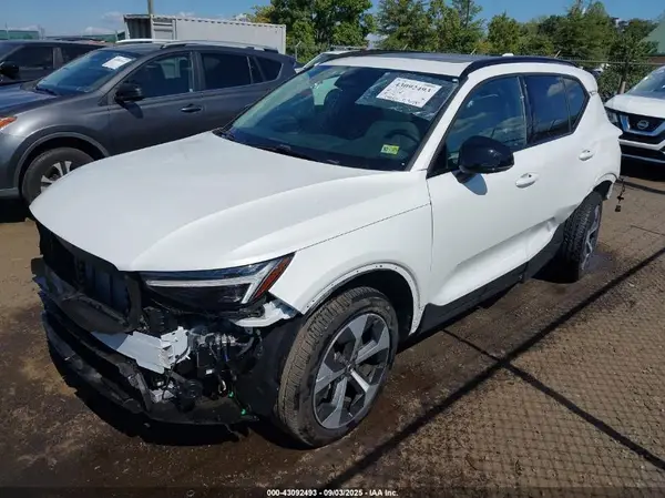 YV4L12UL6R2358602 2024 VOLVO XC40 - Image 2