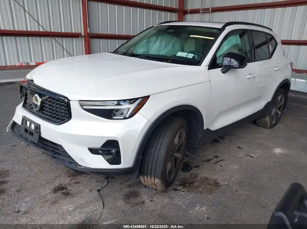 YV4L12UL6R2380020 2024 VOLVO XC40 - Image 2