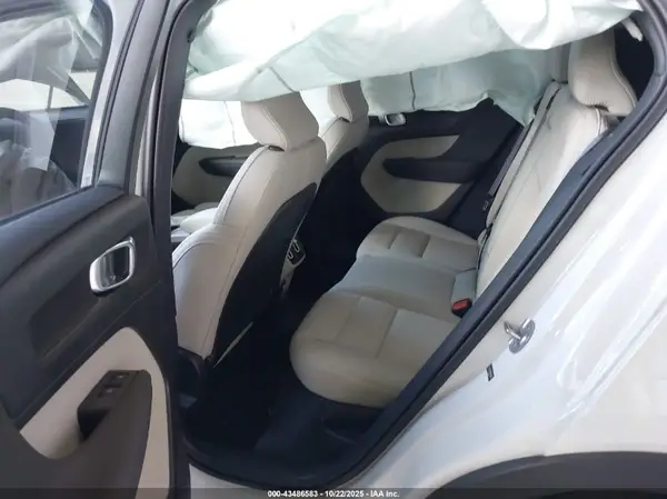 YV4L12UL6R2380020 2024 VOLVO XC40 - Image 8