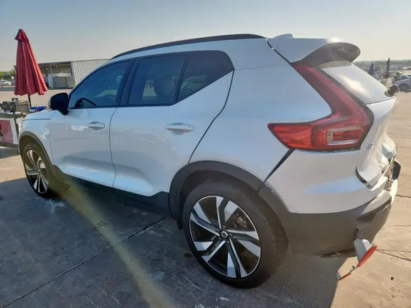 YV4L12UL9R2240396 2024 VOLVO XC40 - Image 2