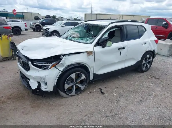 YV4L12UL9R2316151 2024 VOLVO XC40 - Image 2