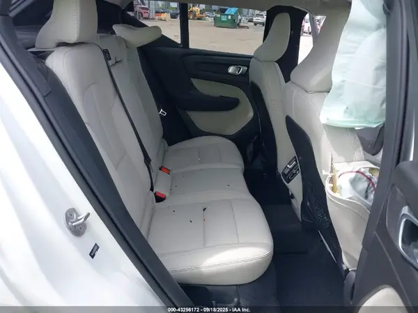 YV4L12UL9R2316151 2024 VOLVO XC40 - Image 8