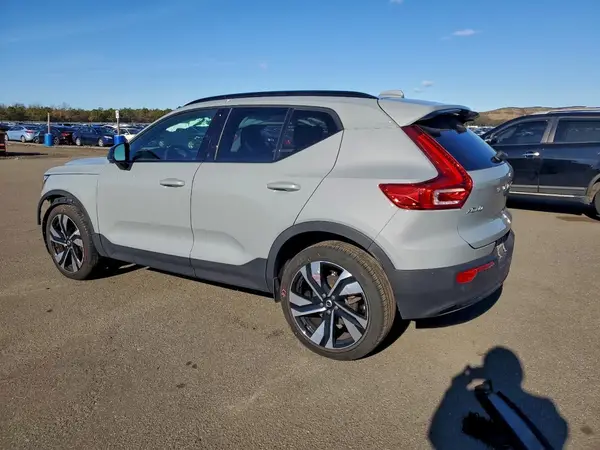 YV4L12UL9R2326503 2024 VOLVO XC40 - Image 2