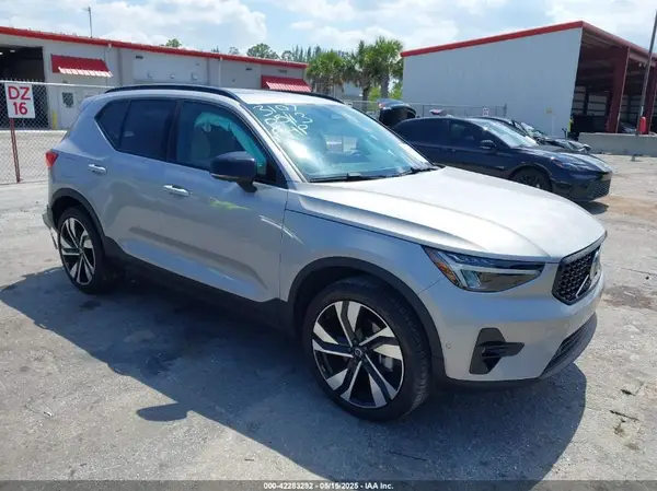 YV4L12ULXR2293107 2024 VOLVO XC40 - Image 1