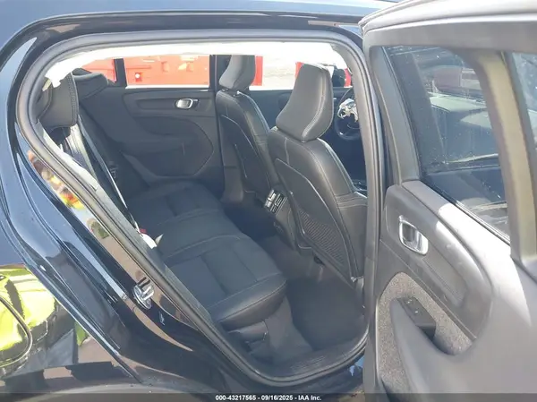 YV4L12ULXR2326994 2024 VOLVO XC40 - Image 8