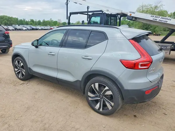 YV4L12UM0R2251683 2024 VOLVO XC40 - Image 2