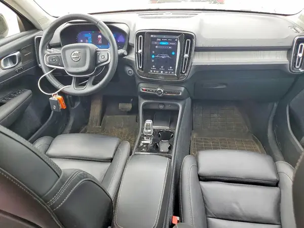 YV4L12UM0R2251683 2024 VOLVO XC40 - Image 8