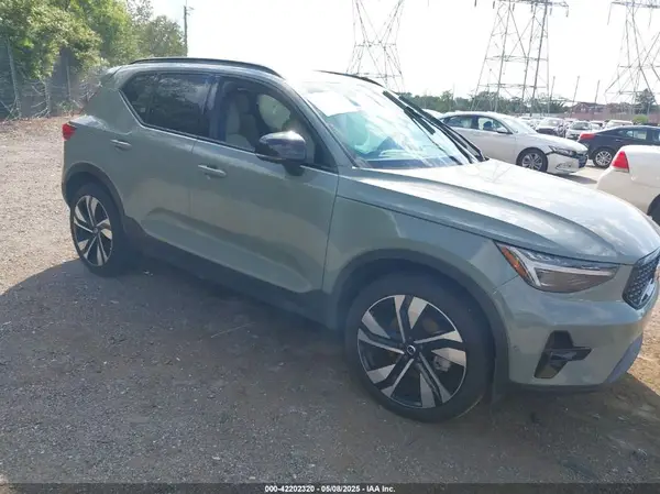 YV4L12UM0R2310523 2024 VOLVO XC40 - Image 1
