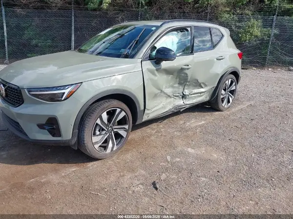 YV4L12UM0R2310523 2024 VOLVO XC40 - Image 2