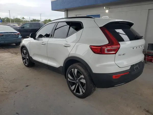 YV4L12UM0S2530539 2025 VOLVO XC40 - Image 2