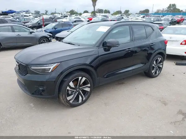 YV4L12UM1R2323958 2024 VOLVO XC40 - Image 2