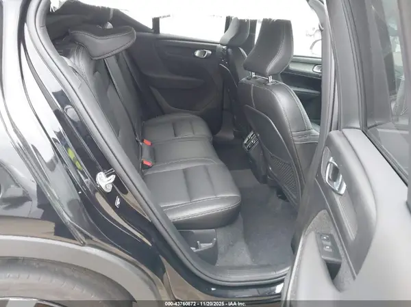 YV4L12UM1R2323958 2024 VOLVO XC40 - Image 8