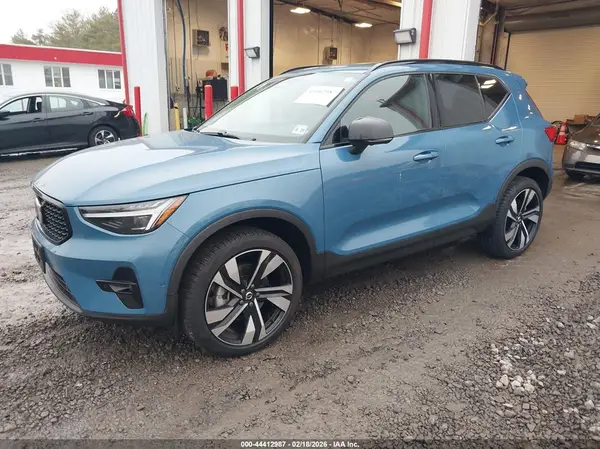 YV4L12UM1R2357723 2024 VOLVO XC40 - Image 2