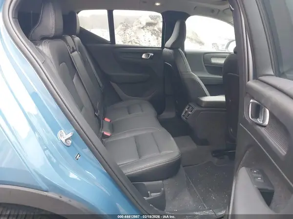 YV4L12UM1R2357723 2024 VOLVO XC40 - Image 8