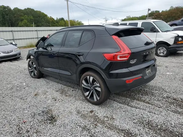 YV4L12UM1T2660279 2026 VOLVO XC40 - Image 2