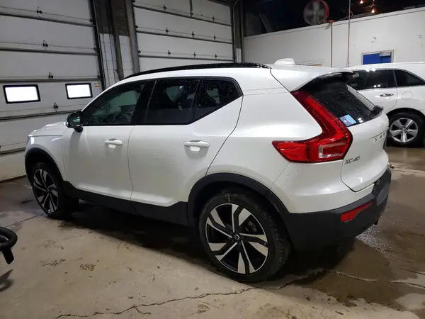 YV4L12UM2R2214604 2024 VOLVO XC40 - Image 2