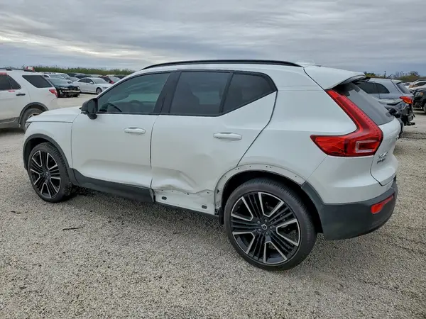 YV4L12UM2R2228468 2024 VOLVO XC40 - Image 2