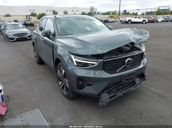 YV4L12UM2T2706380 2026 VOLVO XC40 - Image 1