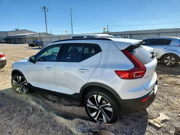 YV4L12UM3R2229273 2024 VOLVO XC40 - Image 2