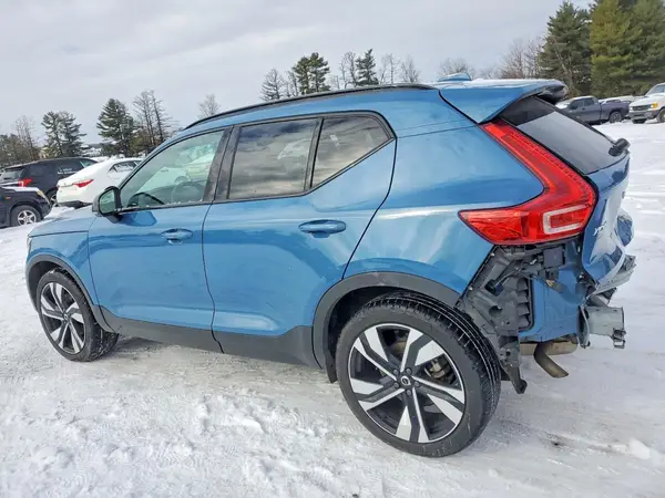 YV4L12UM3S2453889 2025 VOLVO XC40 - Image 2