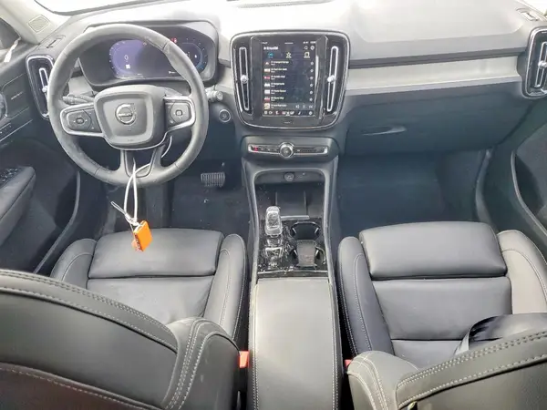 YV4L12UM3S2453889 2025 VOLVO XC40 - Image 8
