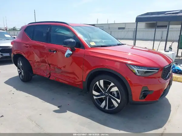 YV4L12UM3S2529546 2025 VOLVO XC40 - Image 1