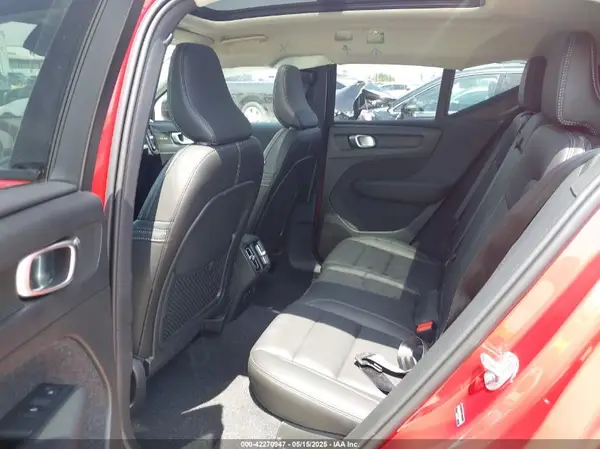 YV4L12UM3S2529546 2025 VOLVO XC40 - Image 8