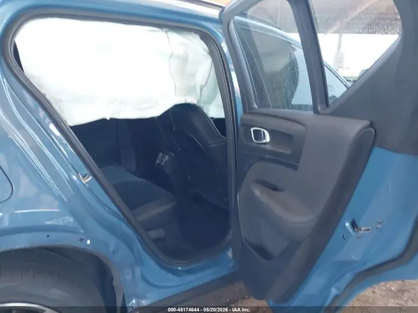 YV4L12UM4P2944267 2023 VOLVO XC40 - Image 8