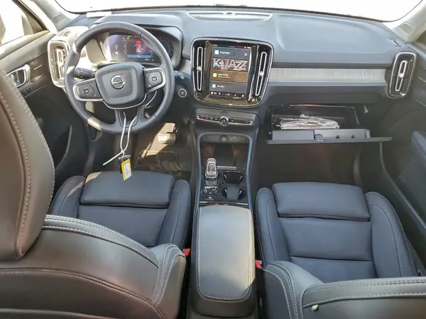 YV4L12UM4R2374175 2024 VOLVO XC40 - Image 8