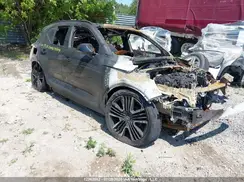 YV4L12UM4S2470104 2025 VOLVO XC40