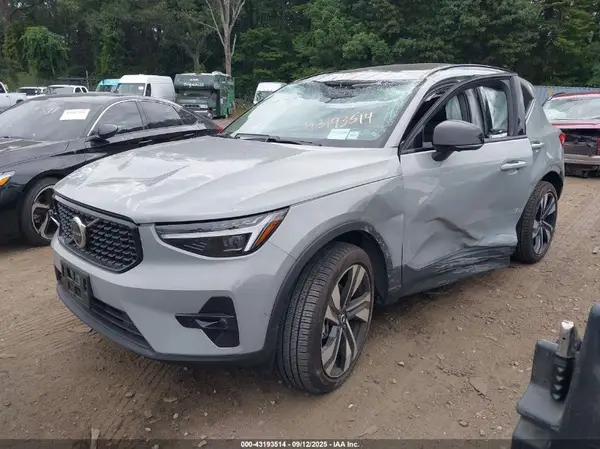 YV4L12UM4S2481426 2025 VOLVO XC40 - Image 2
