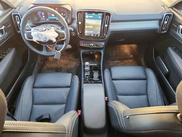 YV4L12UM4S2507152 2025 VOLVO XC40 - Image 8