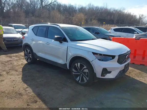 YV4L12UM4S2517311 2025 VOLVO XC40 - Image 1
