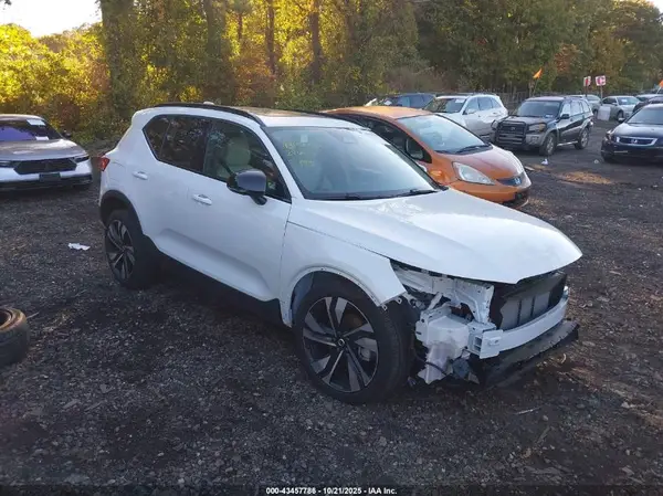 YV4L12UM5R2340682 2024 VOLVO XC40 - Image 1