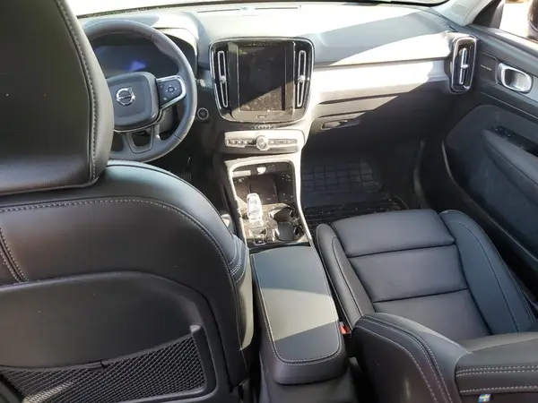 YV4L12UM5S2580806 2025 VOLVO XC40 - Image 8