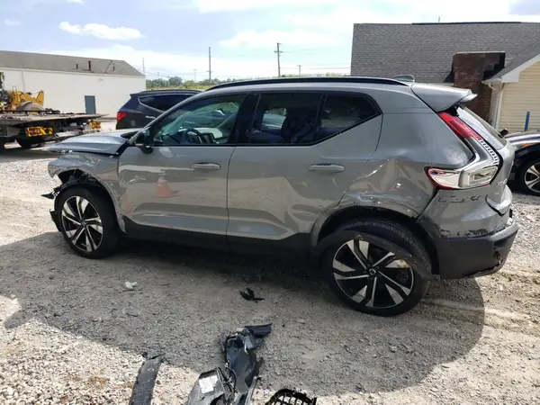 YV4L12UM6R2282923 2024 VOLVO XC40 - Image 2