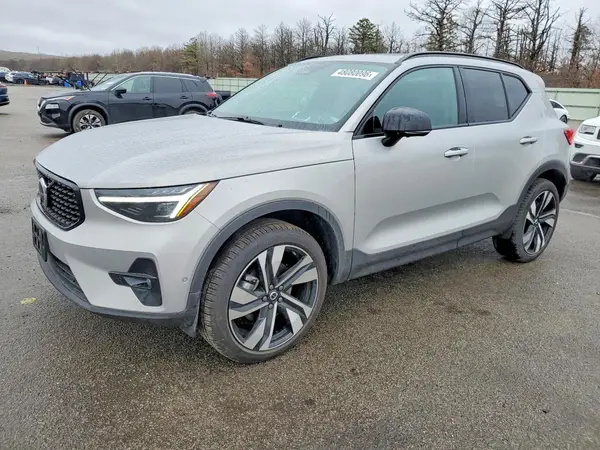 YV4L12UM7S2517531 2025 VOLVO XC40 - Image 1