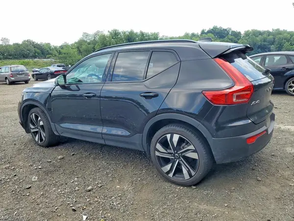 YV4L12UM8R2379914 2024 VOLVO XC40 - Image 2