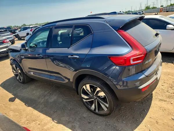 YV4L12UM8T2777972 2026 VOLVO XC40 - Image 2