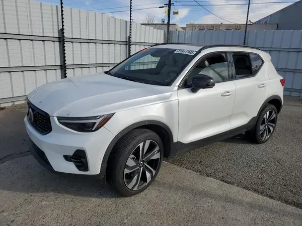 YV4L12UM9R2229343 2024 VOLVO XC40 - Image 1