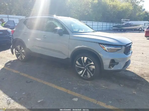 YV4L12UM9R2299716 2024 VOLVO XC40 - Image 1