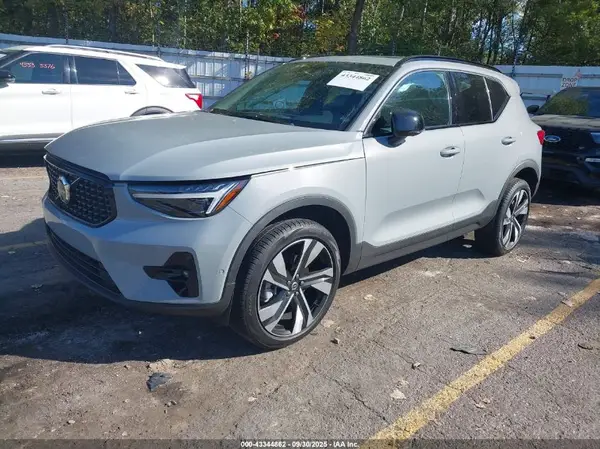 YV4L12UM9R2299716 2024 VOLVO XC40 - Image 2
